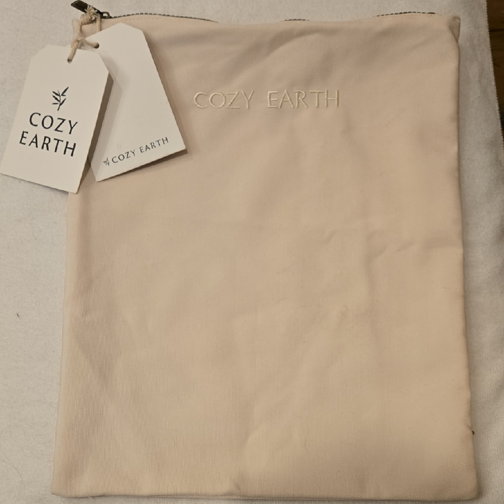 Cozy Earth Zippered Dust Bag - NWT - 14x12